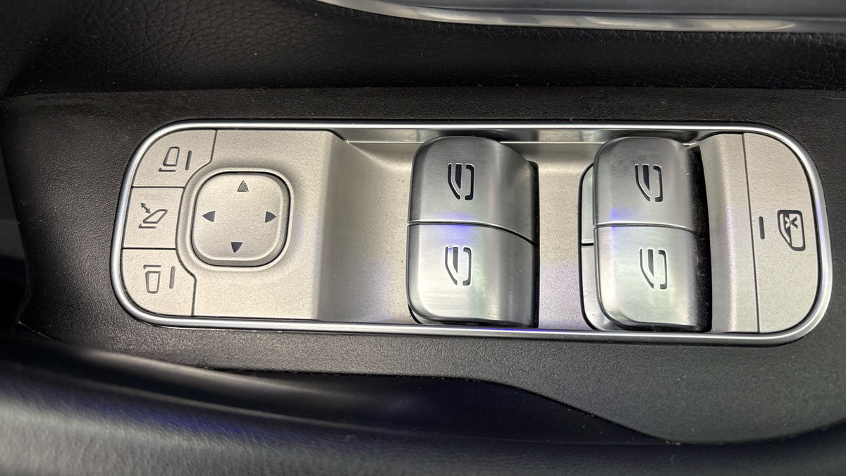 Mercedes-Benz GLE Image 28