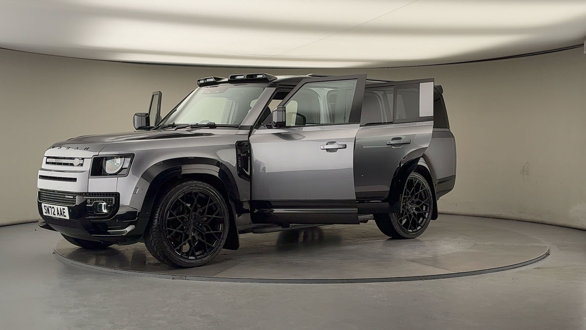 Land Rover Defender 130 Urban Image 22