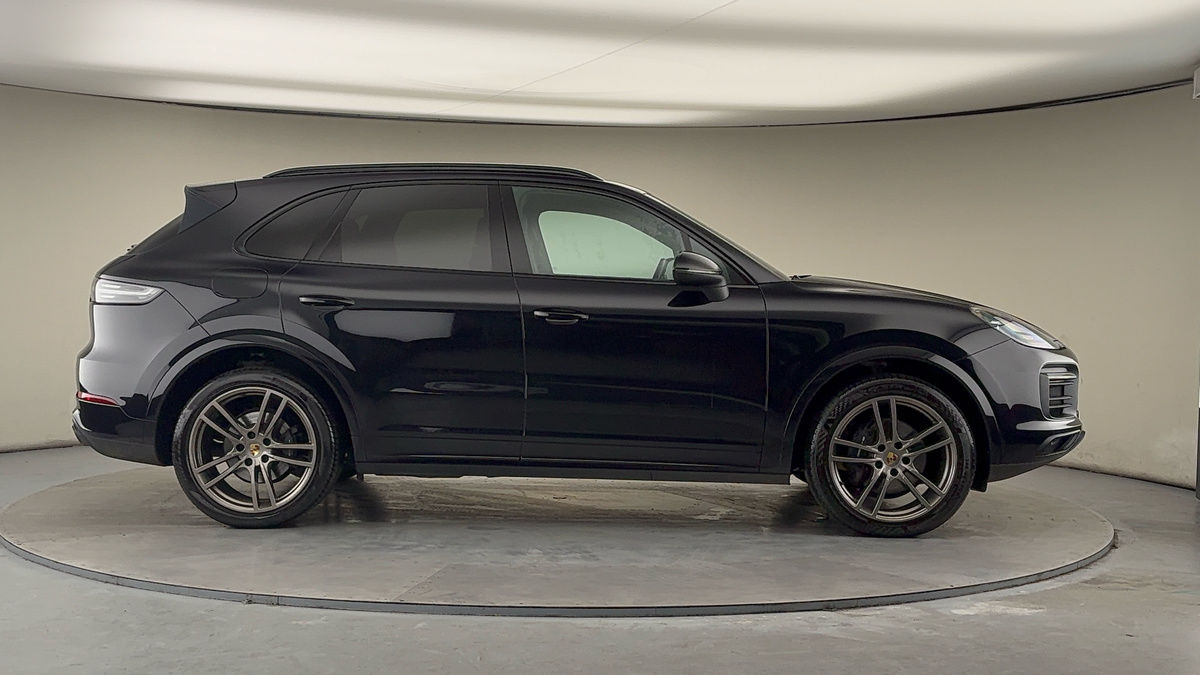 Porsche Cayenne Image 16