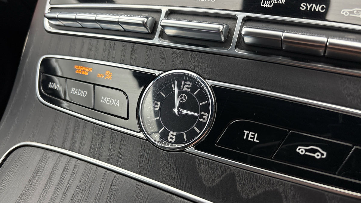 Mercedes-Benz E Class Image 25