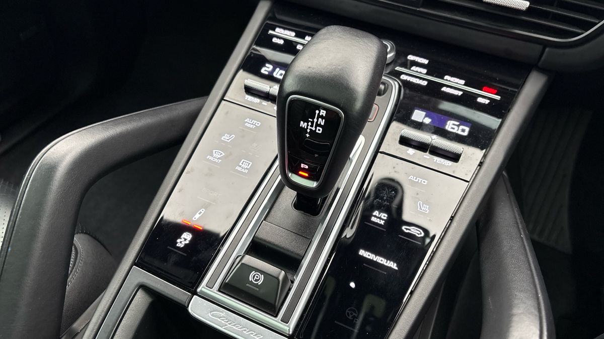 Porsche Cayenne Image 25