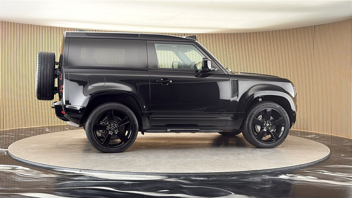 More views of Land Rover Defender 90