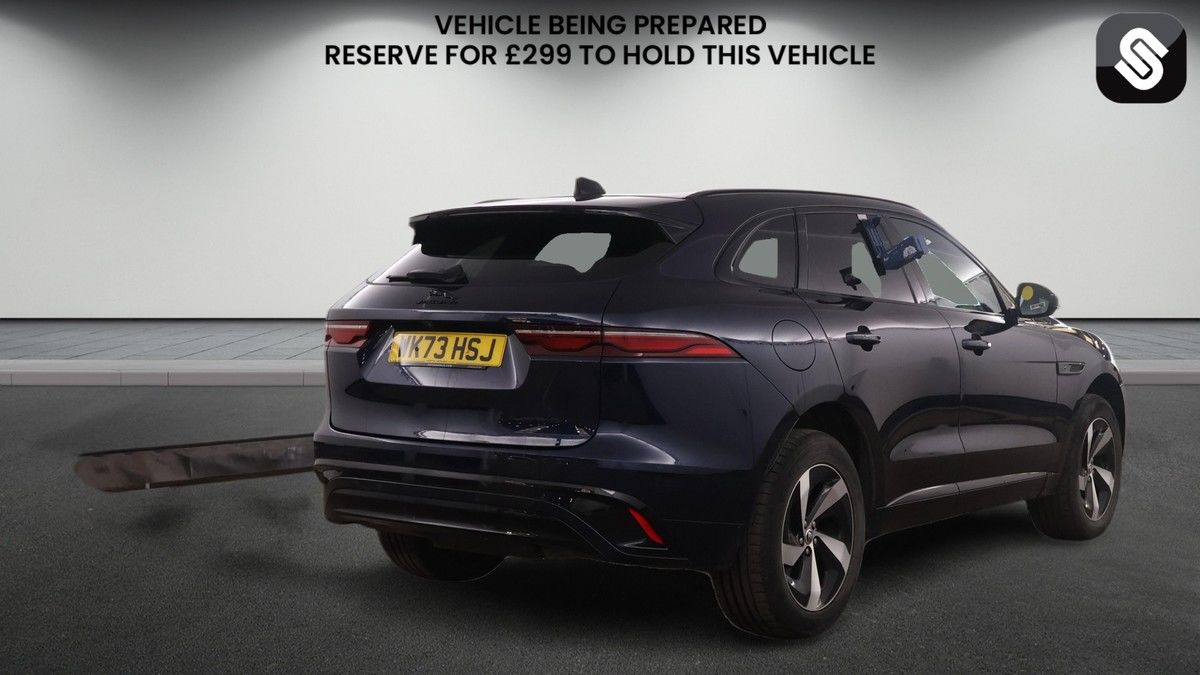 Jaguar F-PACE Image 4