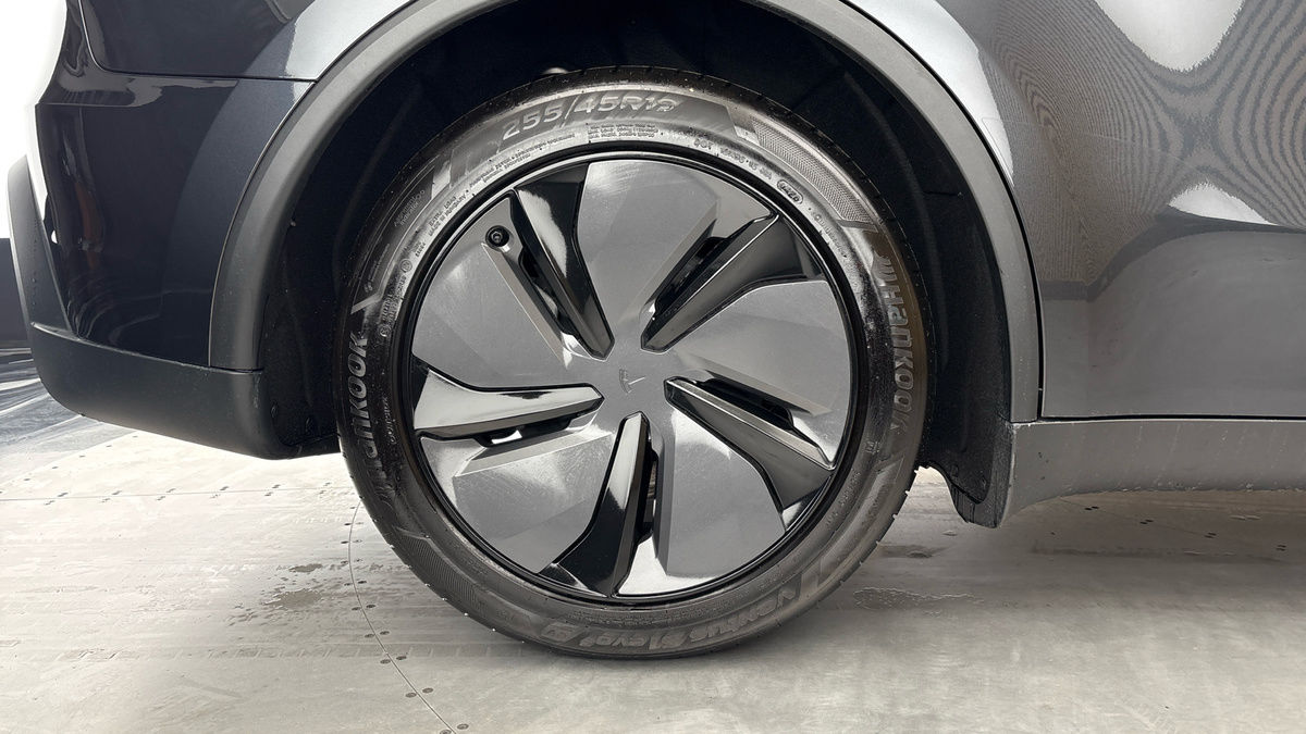 Tesla Model Y Image 10