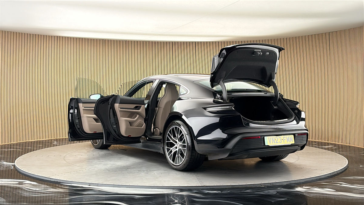 Porsche Taycan Image 23