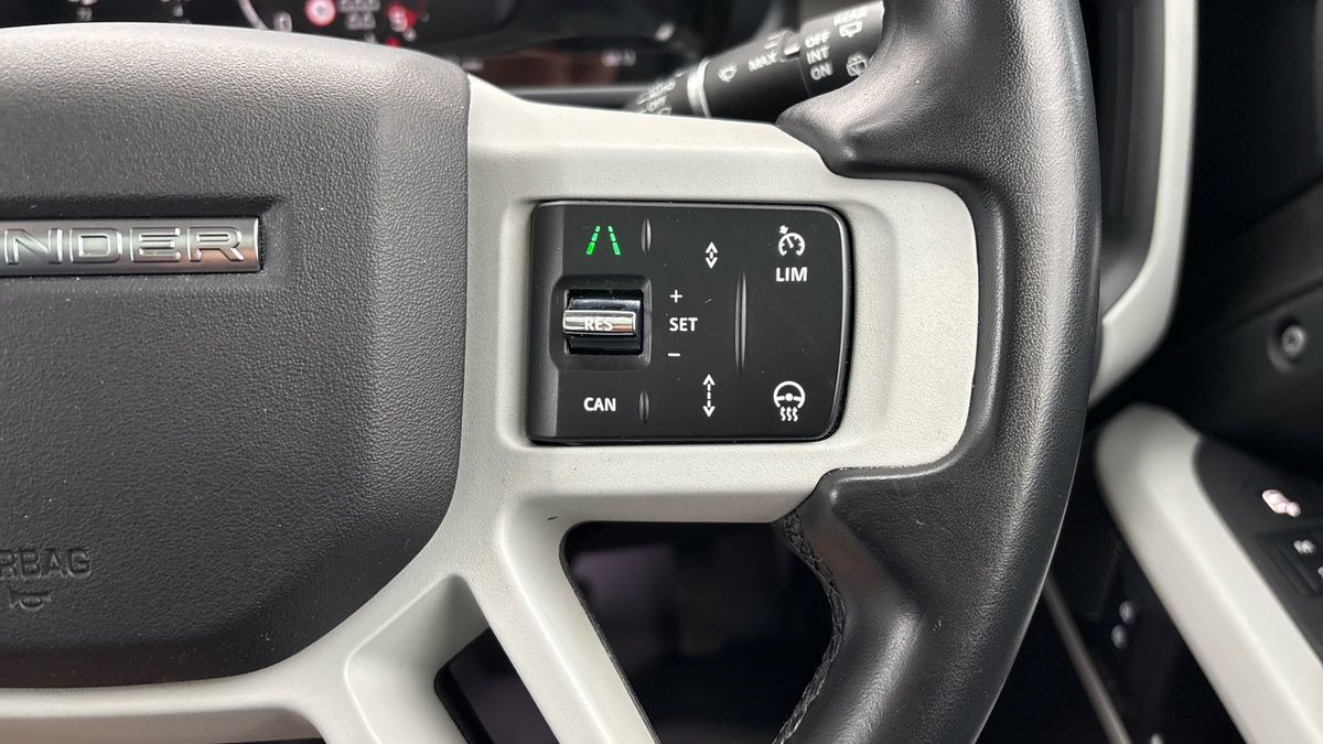 Land Rover Defender 110 Image 14