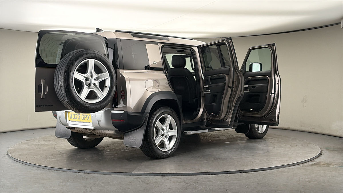 More views of Land Rover Defender 110