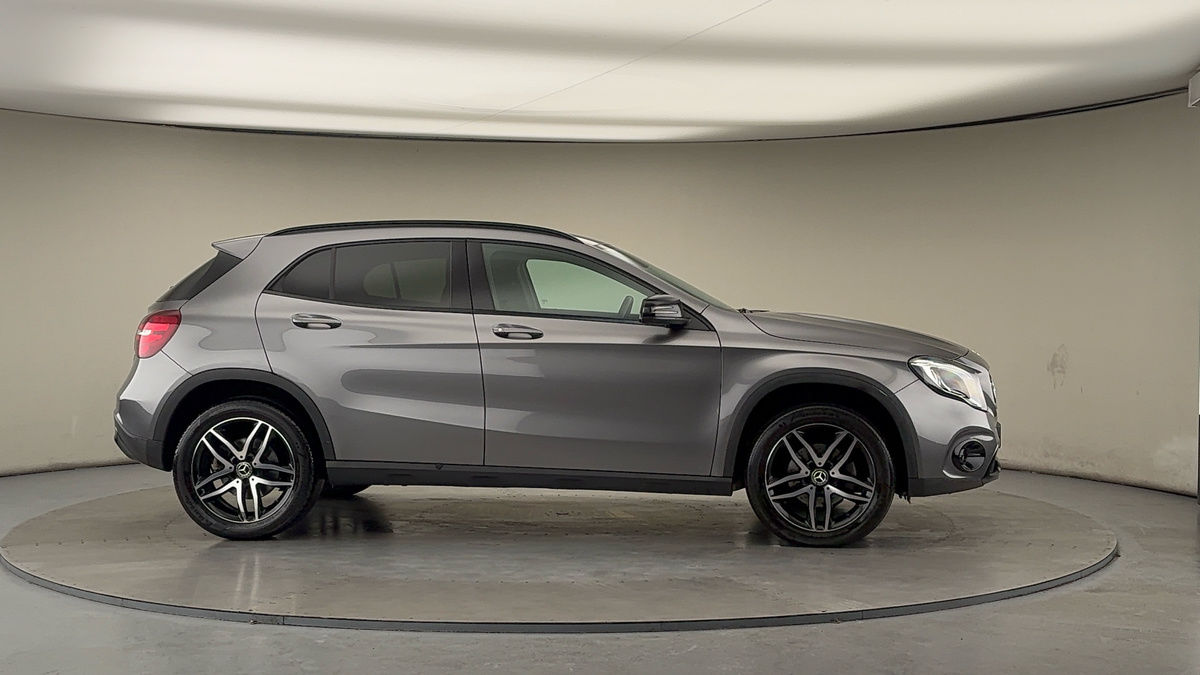 More views of Mercedes-Benz GLA