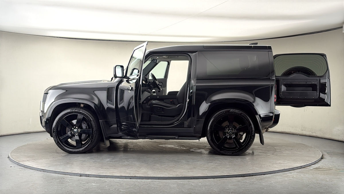 More views of Land Rover Defender 90