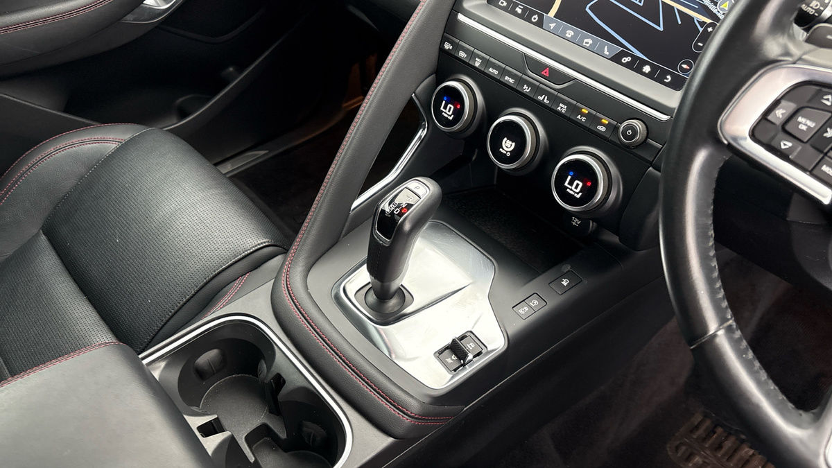 Jaguar E-PACE Image 18