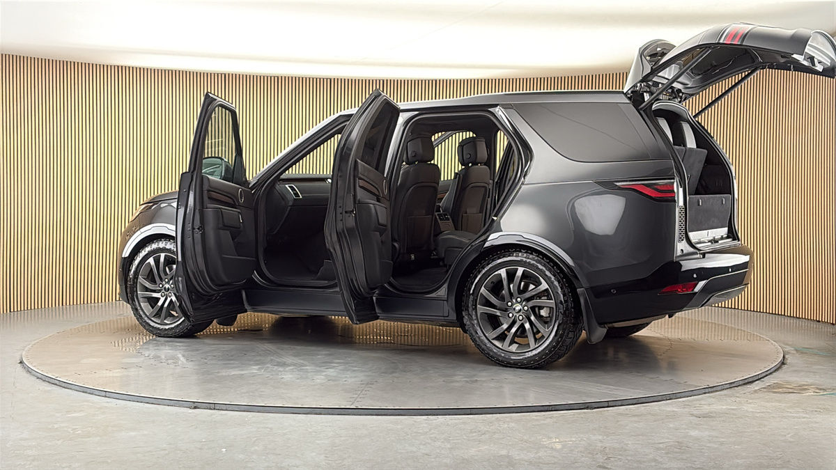 More views of Land Rover Discovery