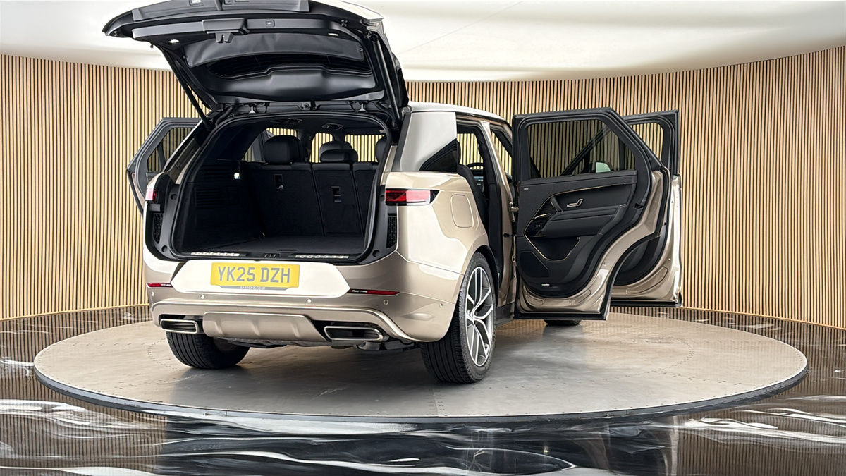 More views of Land Rover Range Rover Sport