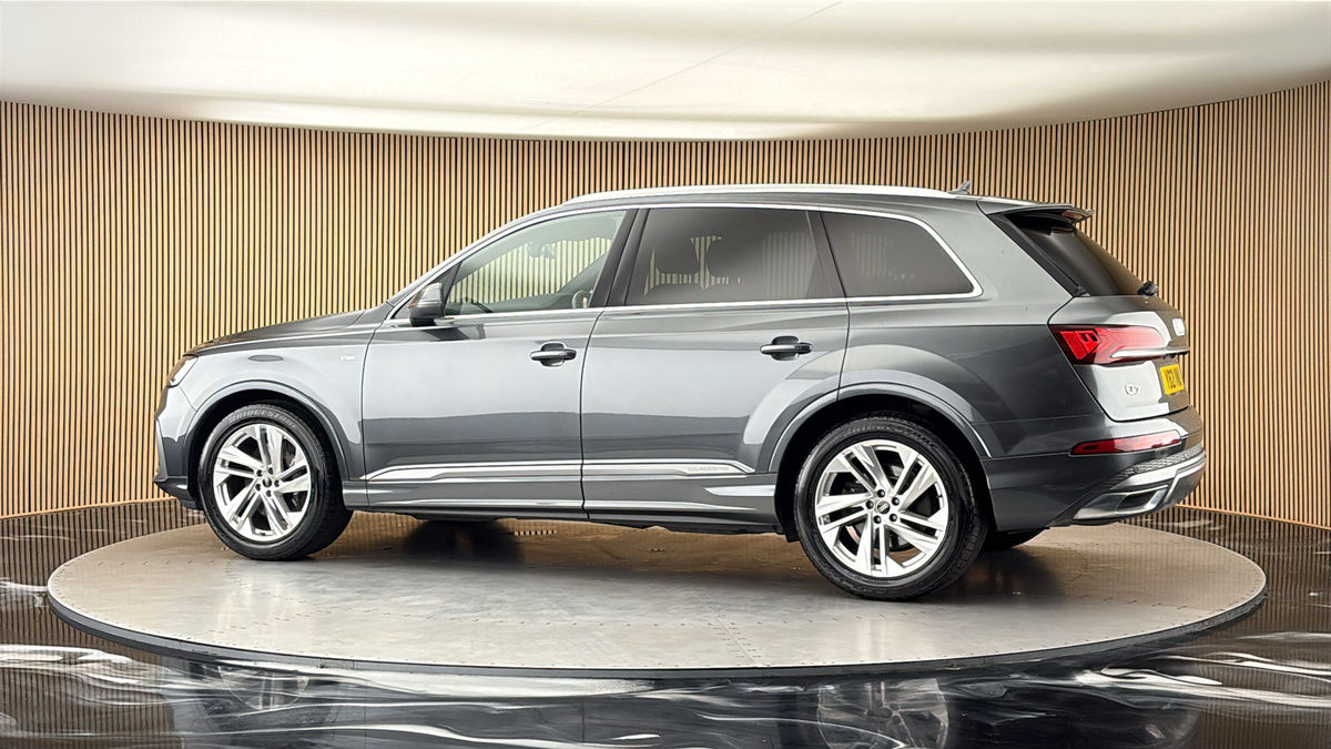 More views of Audi Q7