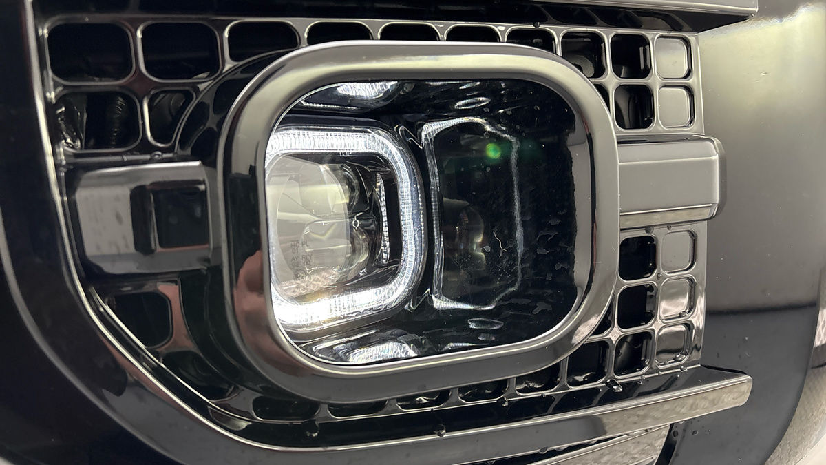 Land Rover Defender 110 Urban Image 28