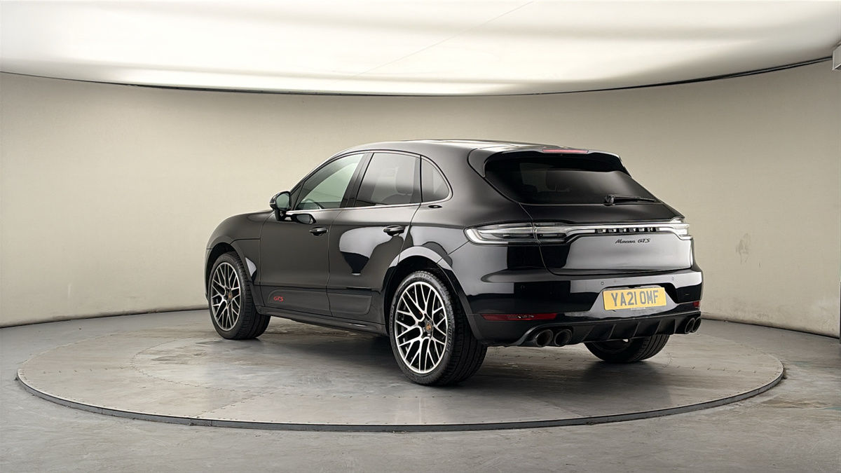 Porsche Macan Image 2
