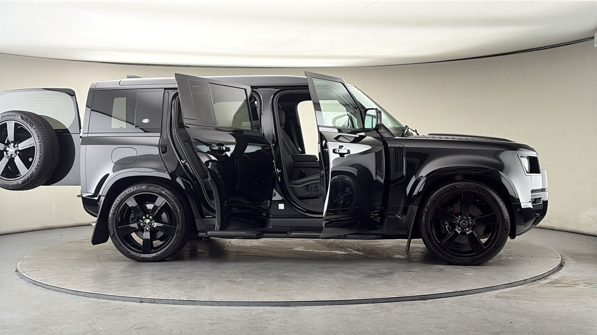 More views of Land Rover Defender 110