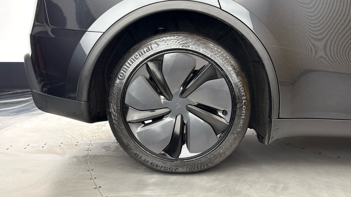 Tesla Model Y Image 10