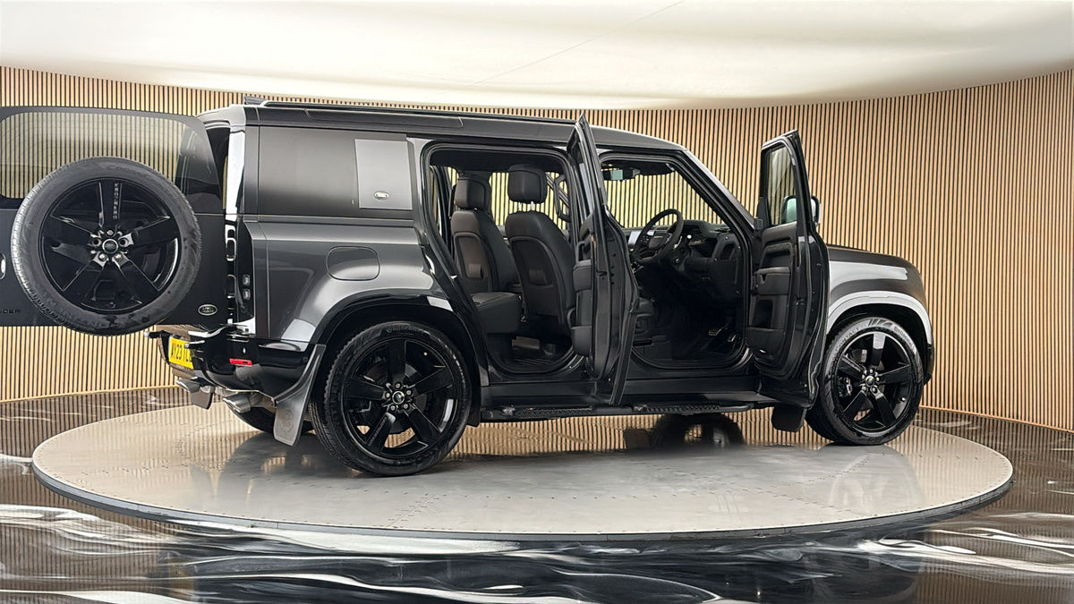More views of Land Rover Defender 110