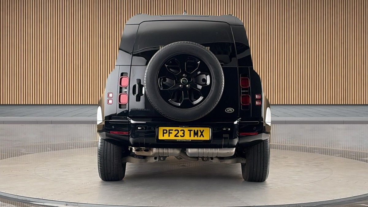 Land Rover Defender 110 Image 4