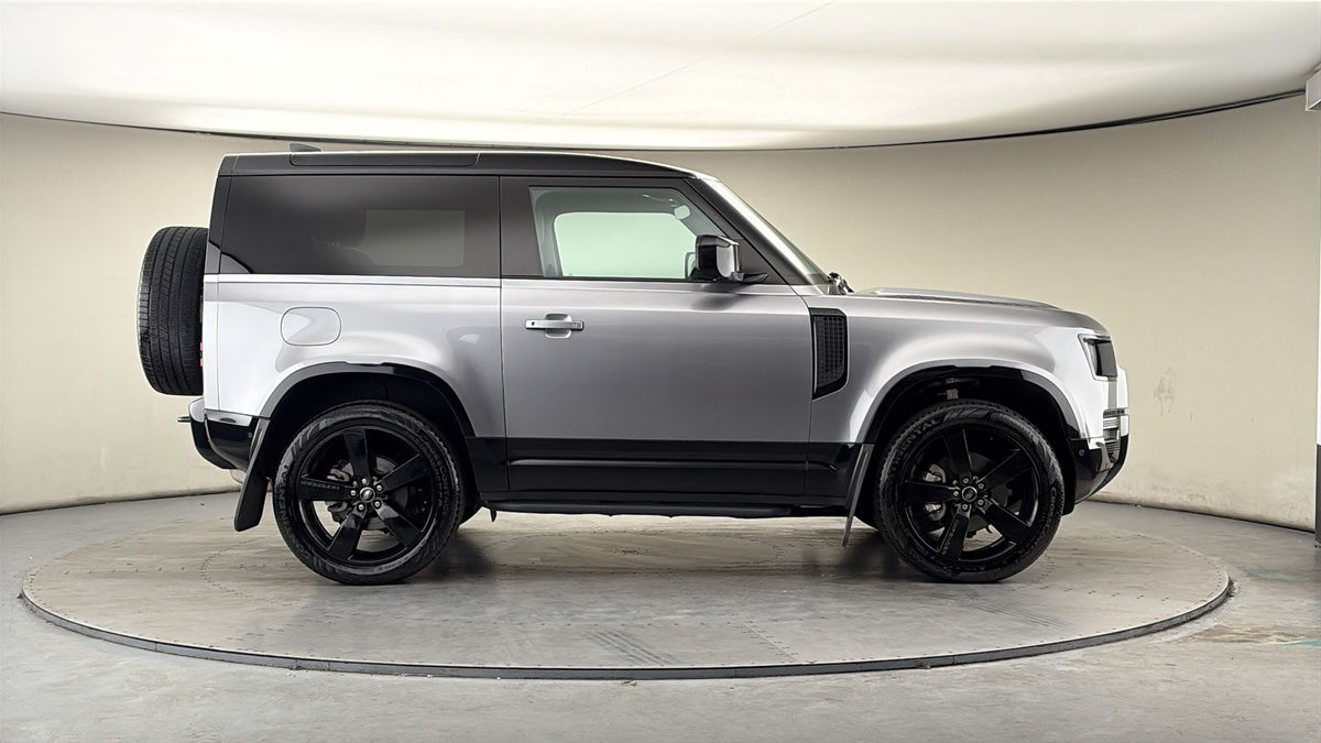 Land Rover Defender 90 Image 16