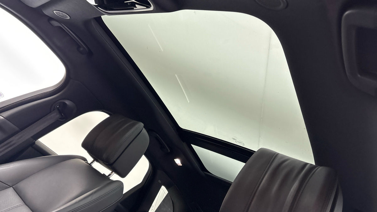 Land Rover Range Rover Velar Image 6