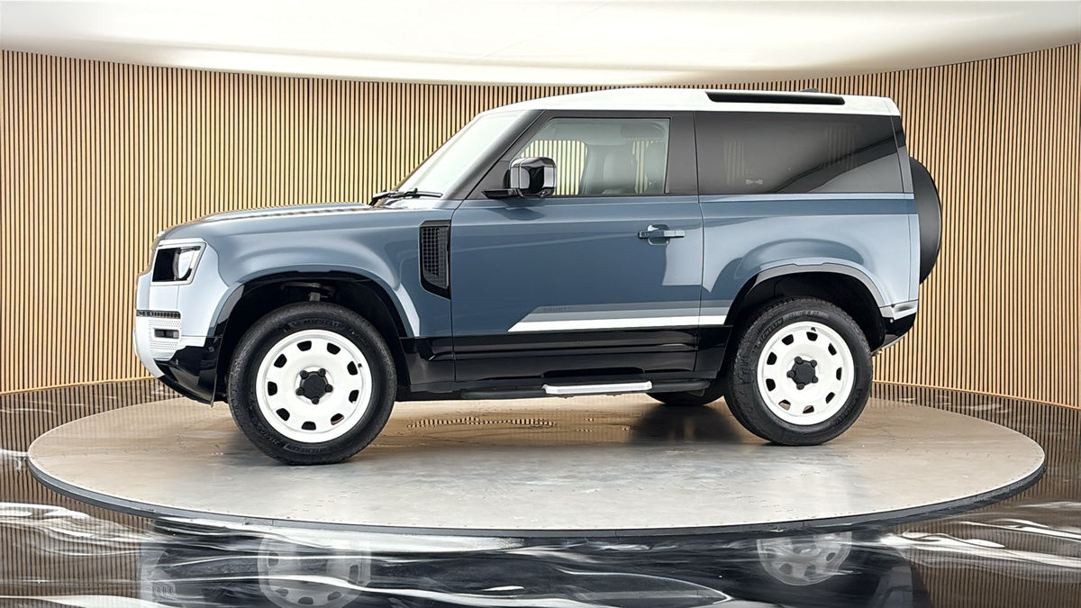 More views of Land Rover Defender 90