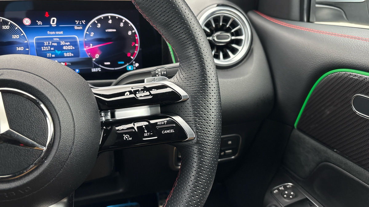 Mercedes-Benz GLB Image 14