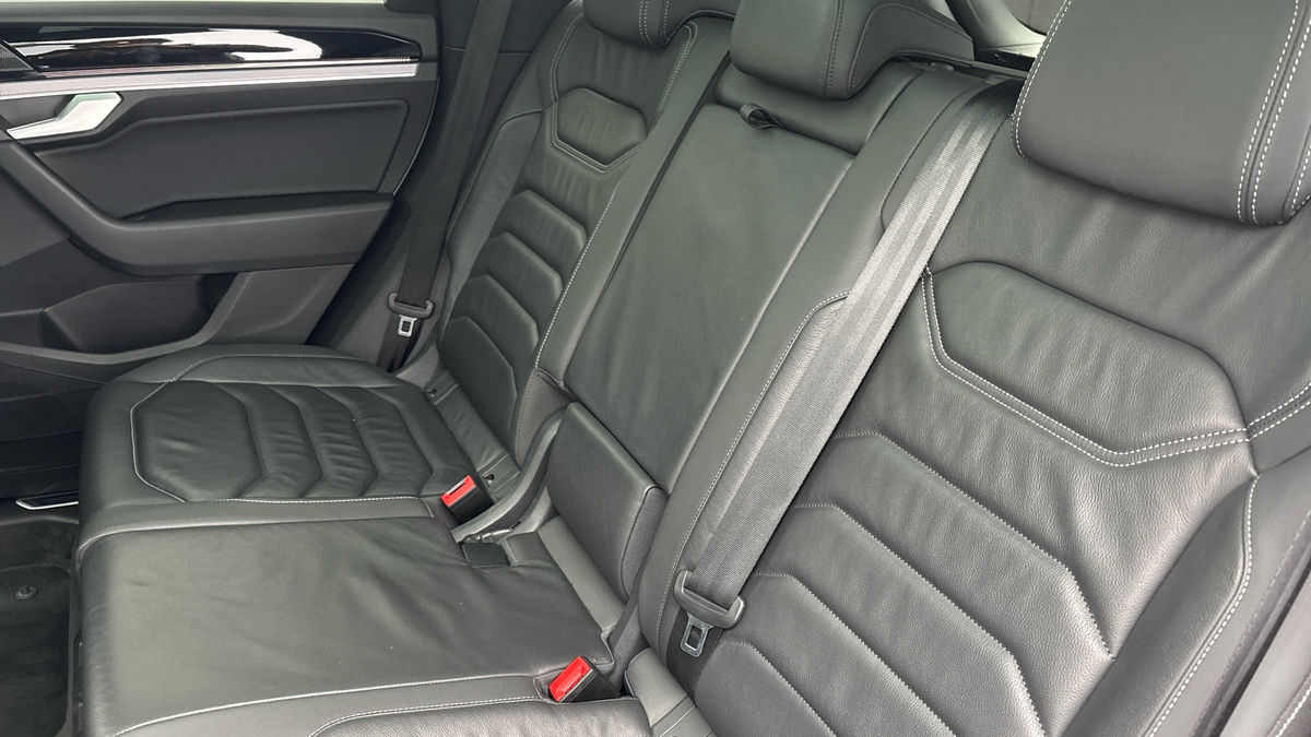 Volkswagen Touareg Image 8