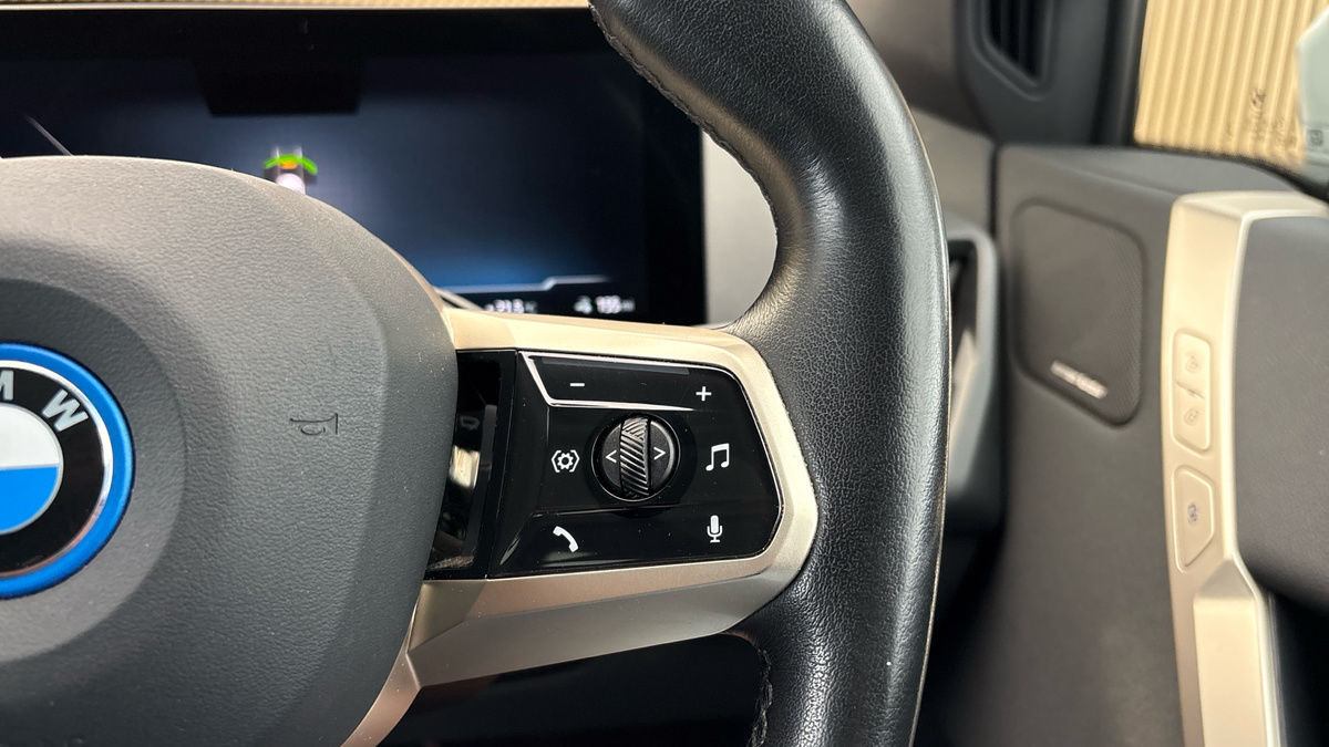 BMW iX Image 14