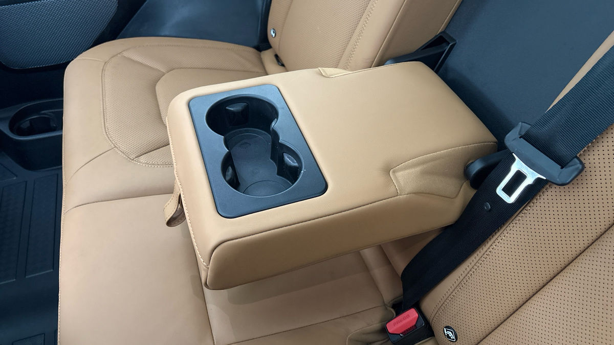 Land Rover Defender 90 Image 9