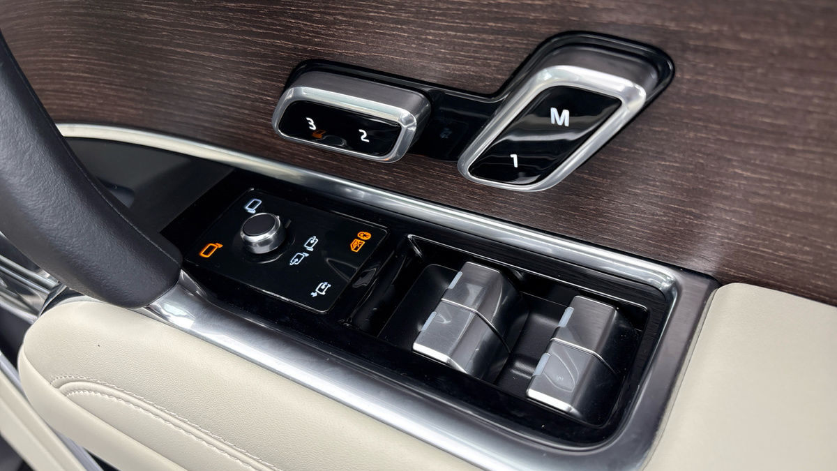Land Rover Range Rover Image 25