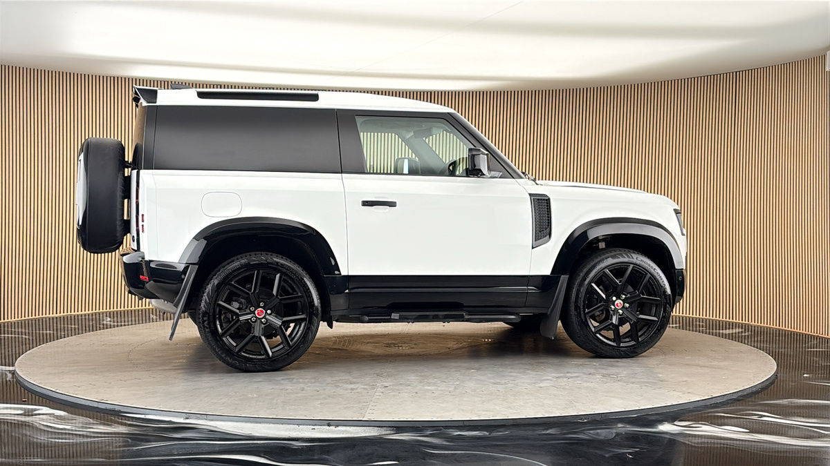 More views of Land Rover Defender 90