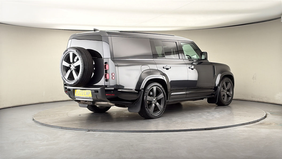 Land Rover Defender 130 Image 21