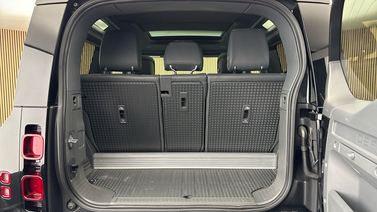 Land Rover Defender 90 Image 11