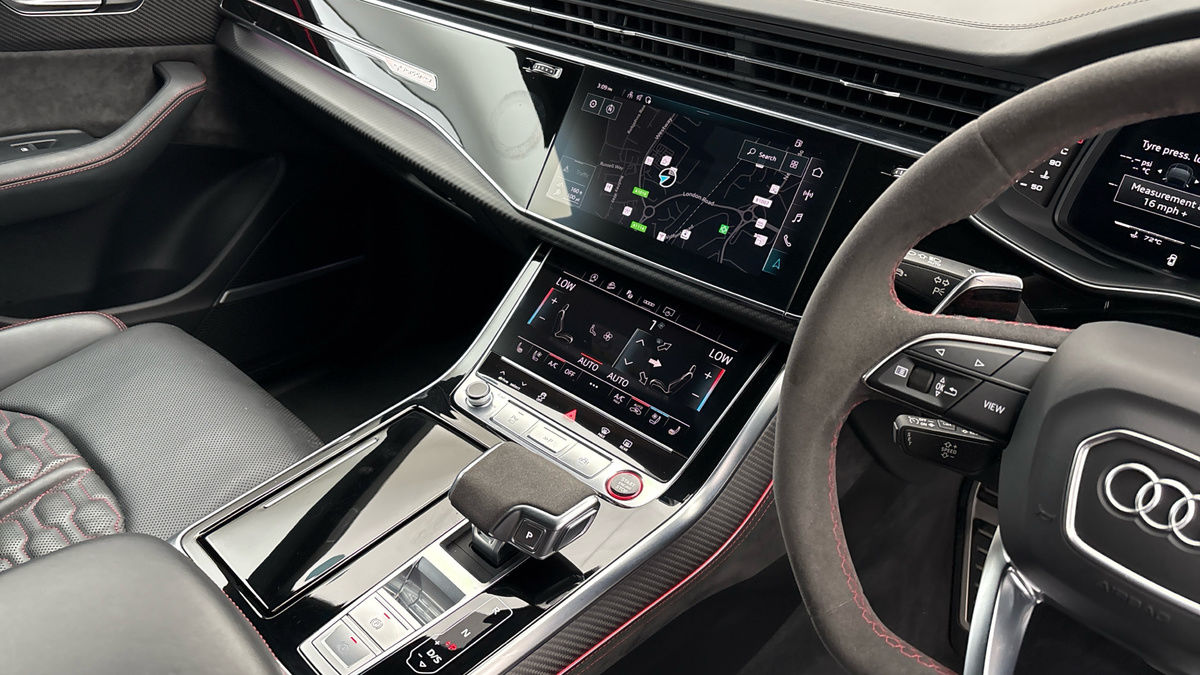 Audi RSQ8 Image 18