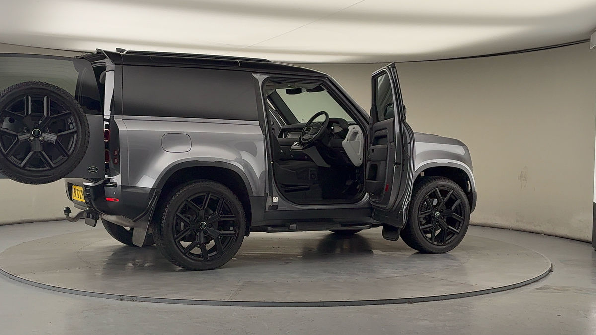 More views of Land Rover Defender 90