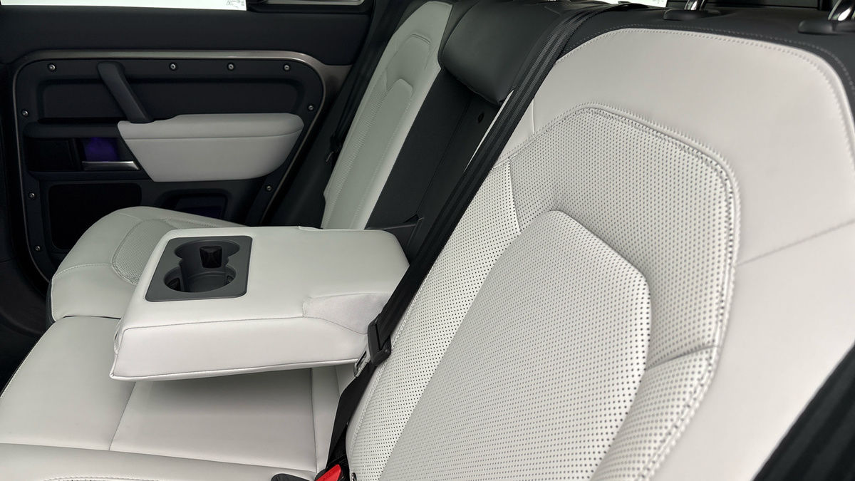 Land Rover Defender 110 Urban Image 9