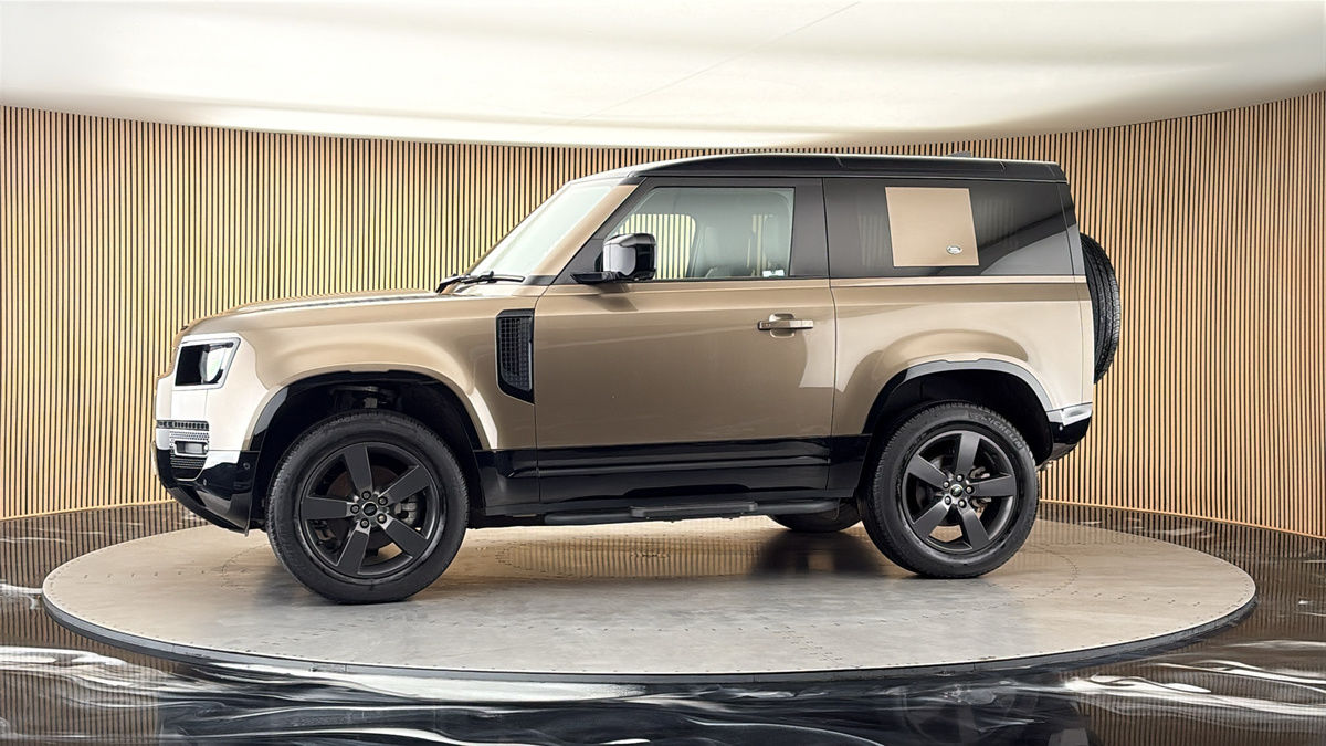 More views of Land Rover Defender 90