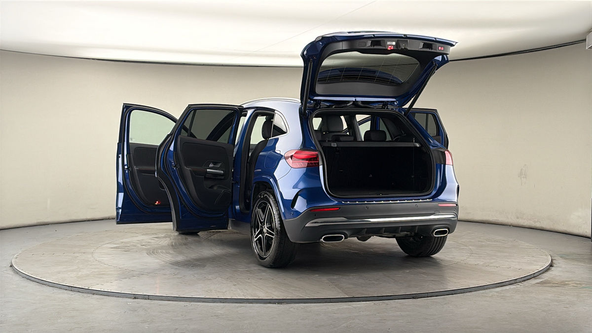 More views of Mercedes-Benz GLA
