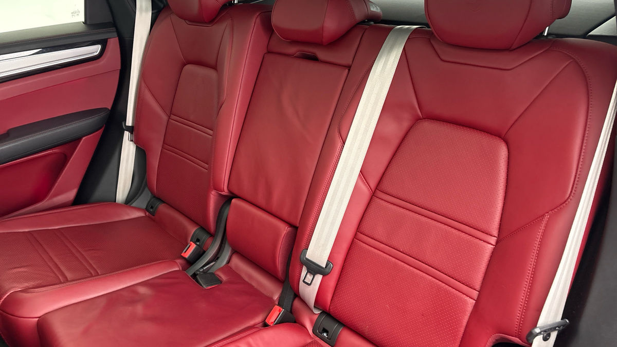 Porsche Cayenne Image 8