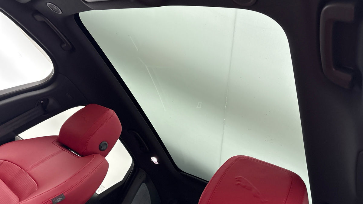 Jaguar F-PACE Image 6