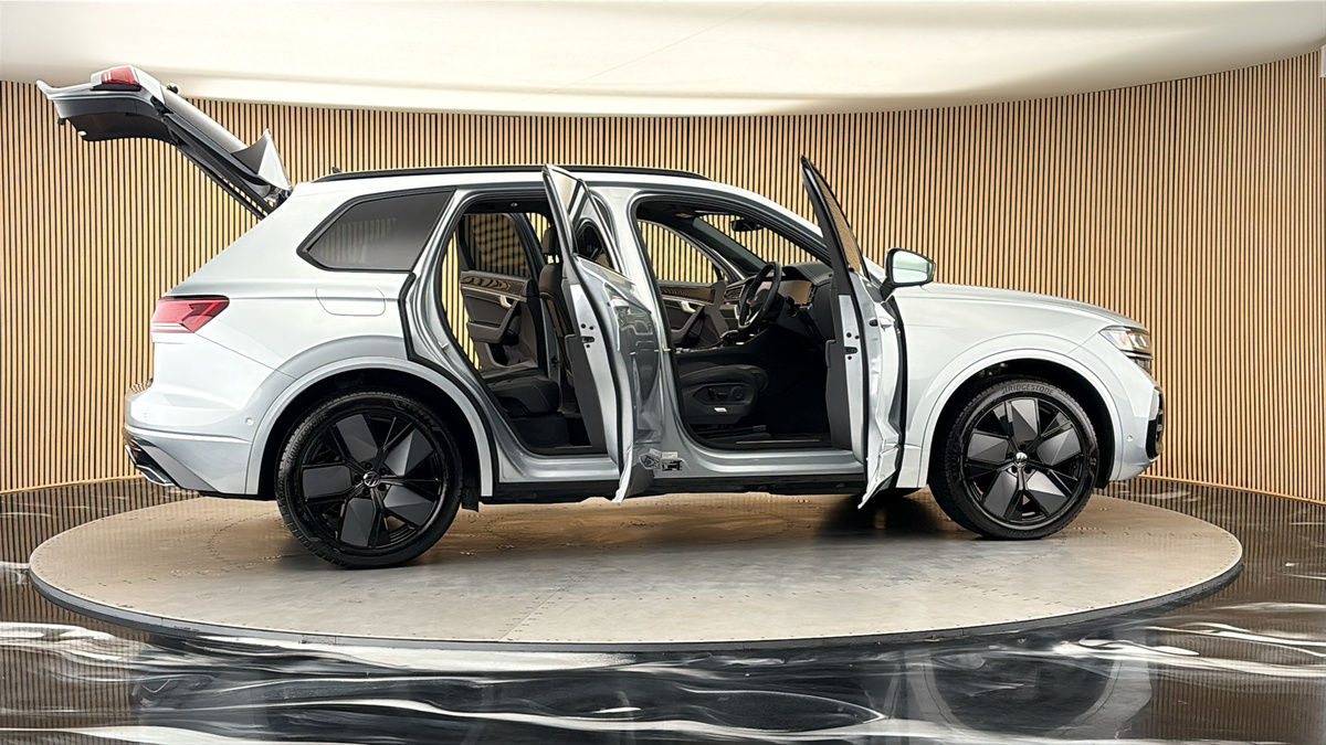 More views of Volkswagen Touareg
