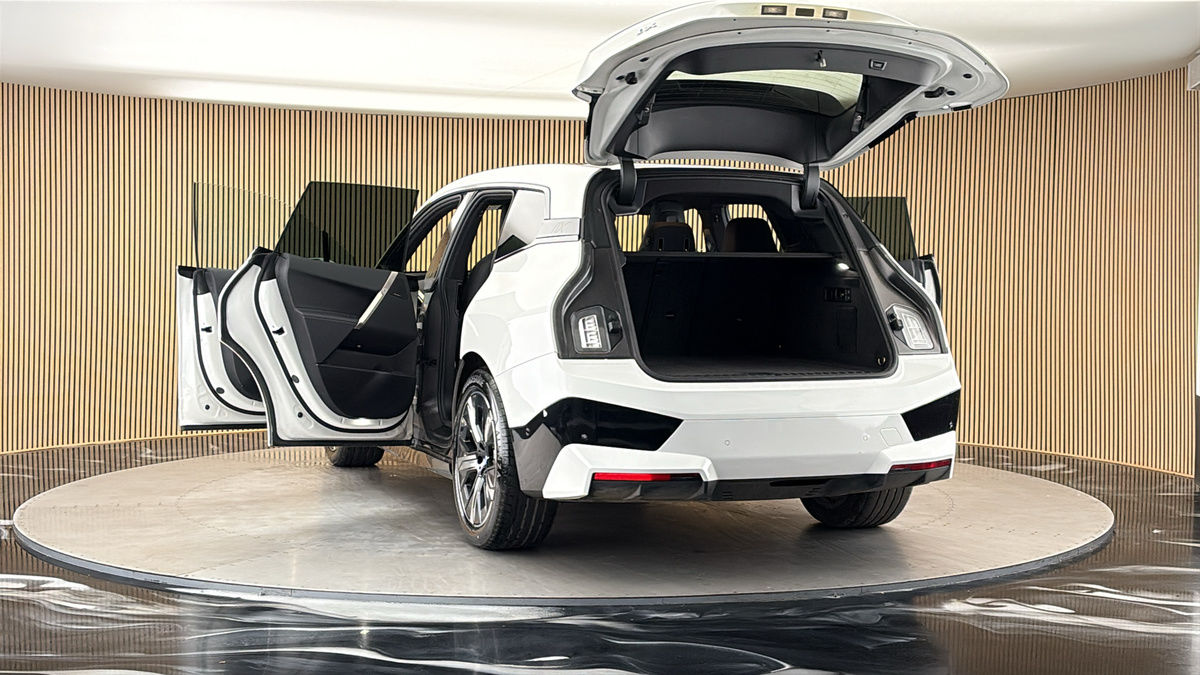 More views of BMW iX