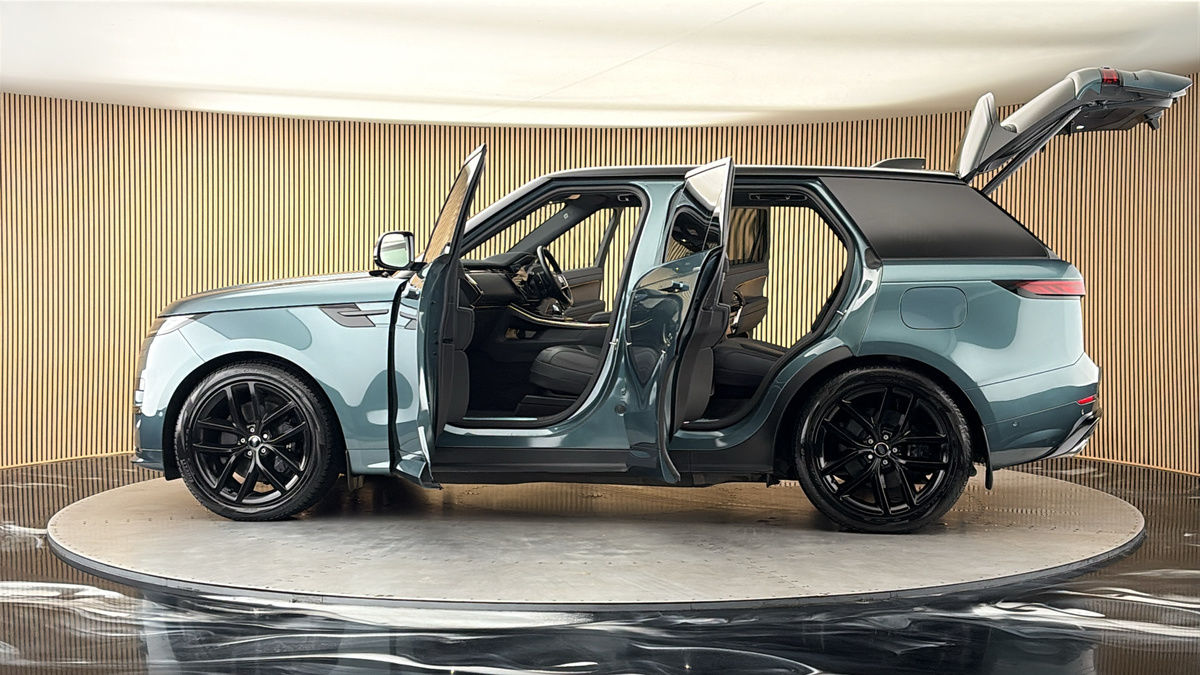 More views of Land Rover Range Rover Sport