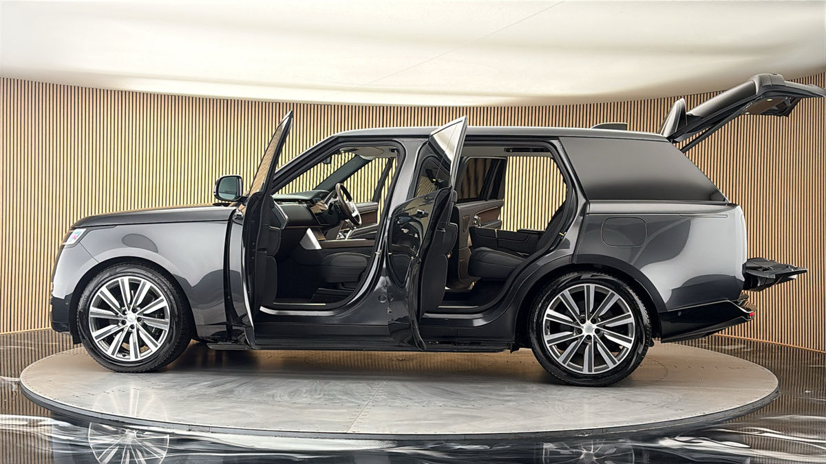 More views of Land Rover Range Rover