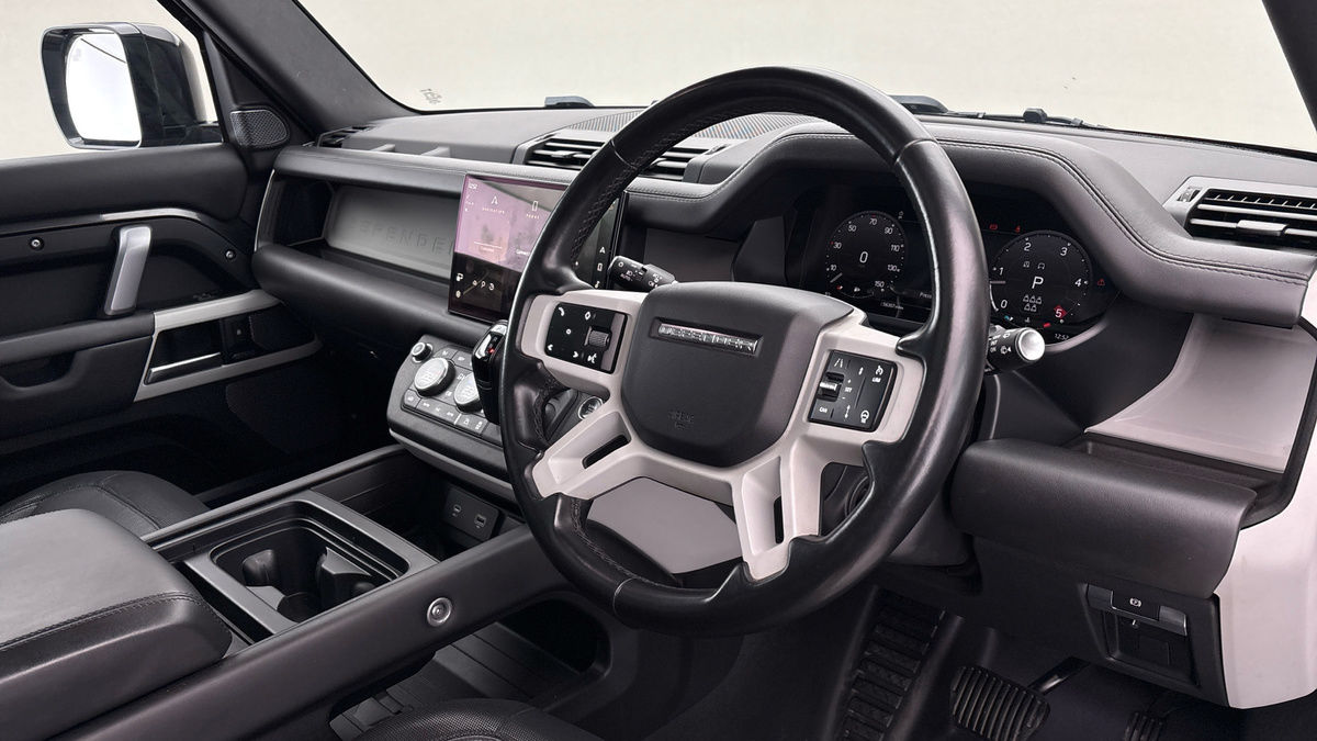 Land Rover Defender 110 Image 5