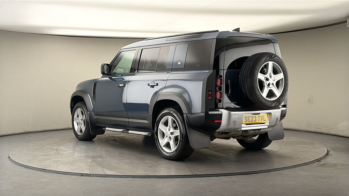 Land Rover Defender 110 Image 2