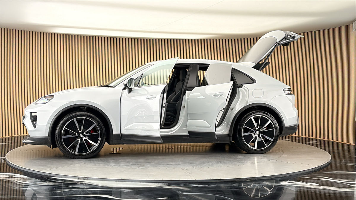 More views of Porsche Macan