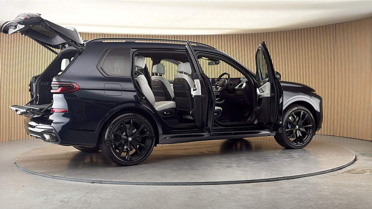 More views of BMW X7