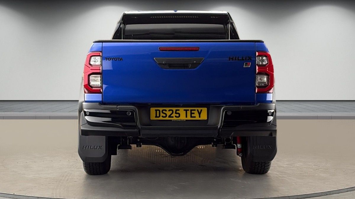 Toyota Hilux Image 4